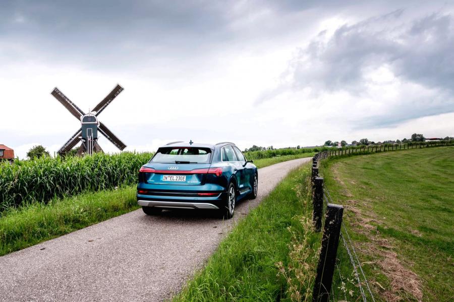  Audi e-tron 55 Quattro 2019 года  (WW) (фото 436 из 452)